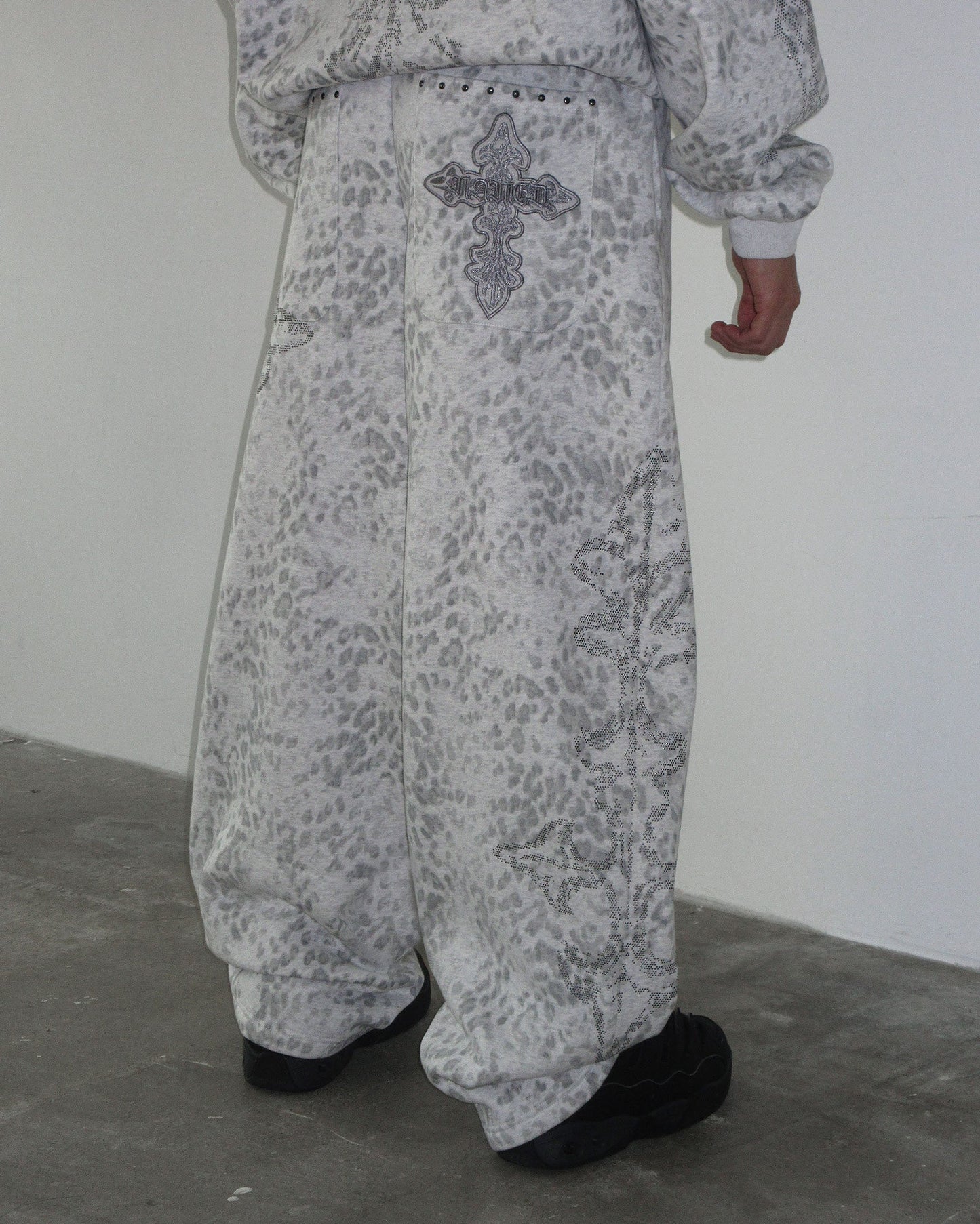 Feral Leopard Set